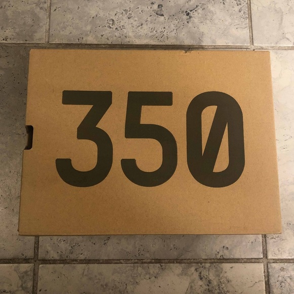 Yeezy boost 350 V2 size 5 bred - Picture 7 of 9